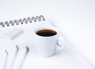 Jak wszyć gumkę do sukienki ręcznie?