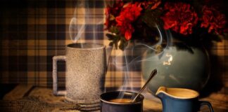 Po której stronie daje się szklanki?