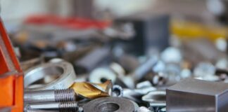 Czy do żelazka można wlać odkamieniacz?